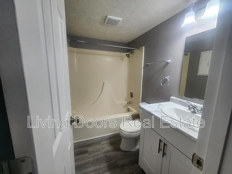 660 S 20th St #5 — Photo 10