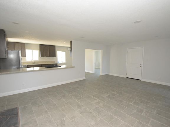 3rd image of 820 Arcadia Pl
