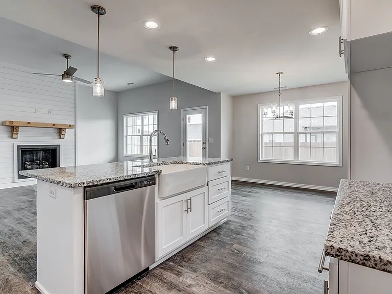 922 S Pindall Ln — Photo 3