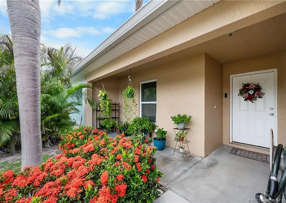 1529 NE Sunview Ter