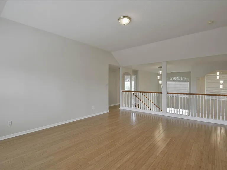 15707 Sandisfield Ln — Photo 19