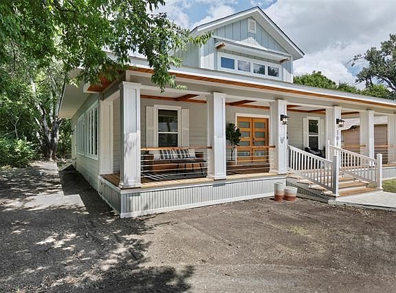 2nd image of 306 Pecan St