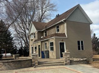 49W981 Perry Rd, Maple Park, IL 60151