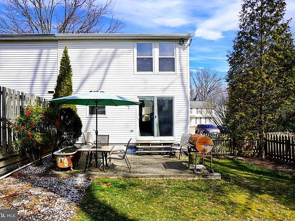 3rd image of 7827 Butterfield Dr