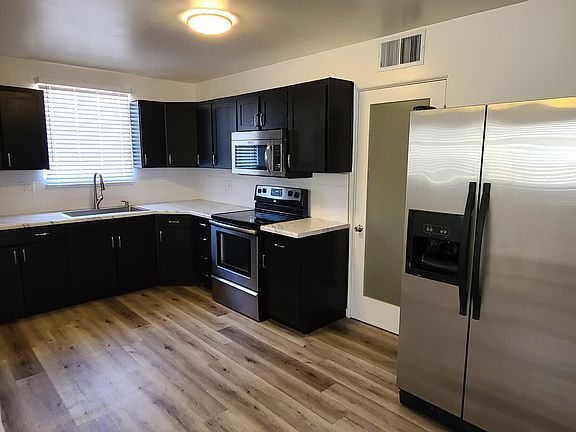 4th image of 2155 E PARKWAY Drive