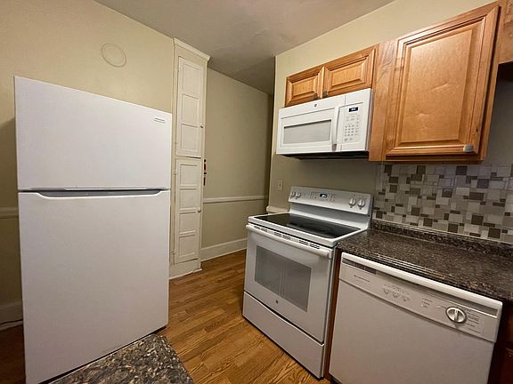 2nd image of 815 Beaconsfield Ave APT 2N