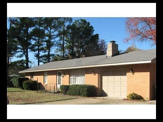 1st image of 703 W Will Rogers Dr