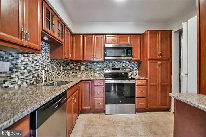 8865 Rollright Ct — Photo 3