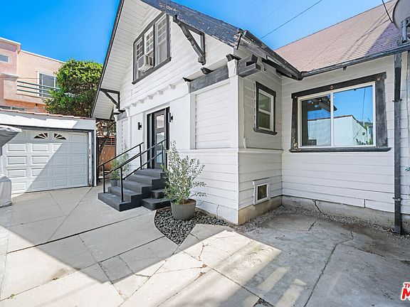 3rd image of 1246 N Formosa Ave