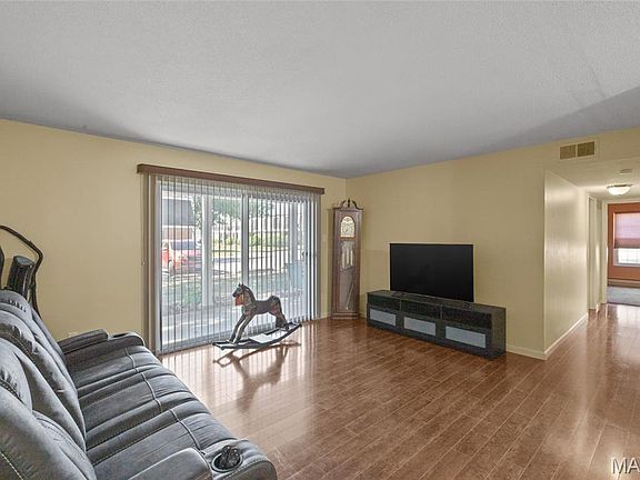 2nd image of 1660 Blue Ridge Dr APT A