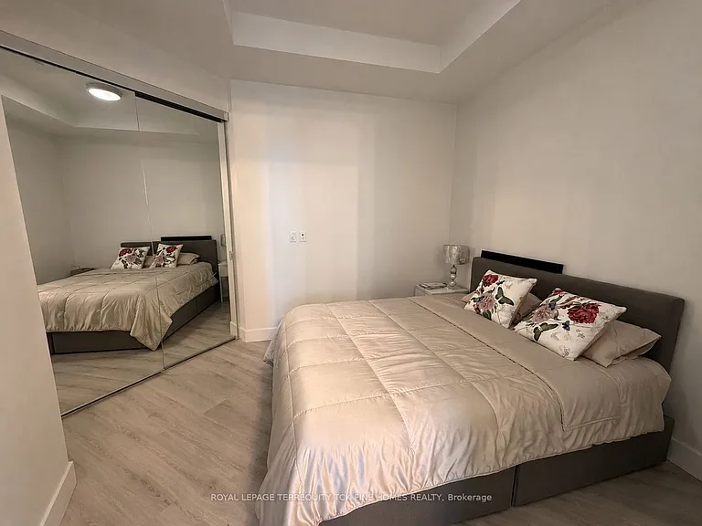 1 Edgewater Dr #920 — Photo 10
