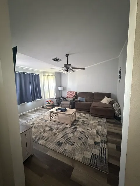 3 bed, 1548 sqft, $2,100 — Photo 2
