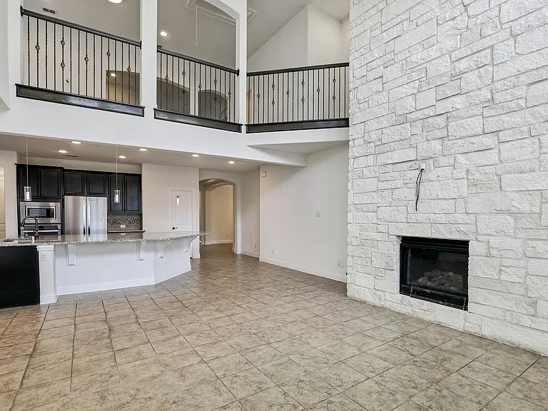 7228 Ridgepoint Dr — Photo 3