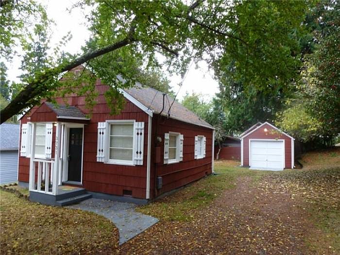 Street View with Garage -