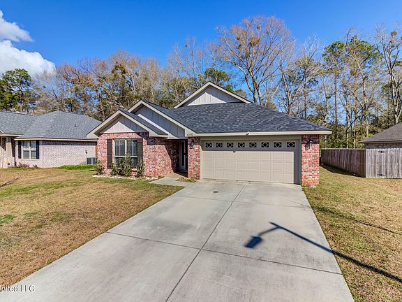 4th image of 10470 Roundhill Dr