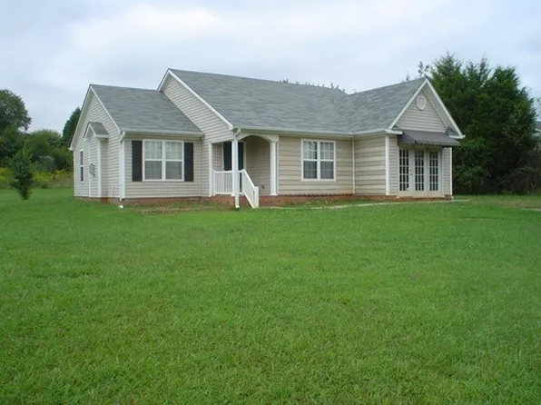 2214 Twin Pines Dr, Kernersville, NC 27284