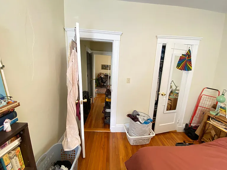 61 Woodstock Ave — Photo 3