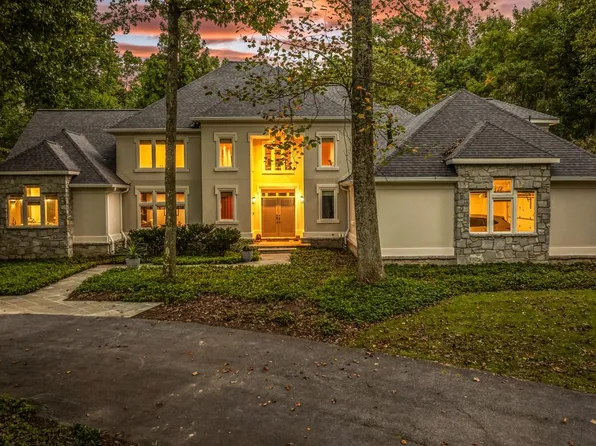 11 Huntersworth Ct, Owings Mills, MD 21117