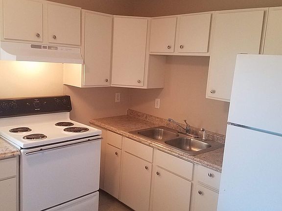 spacious eat-in kitchen