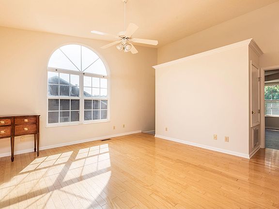 3rd image of 2434 Glen Meadow Rd