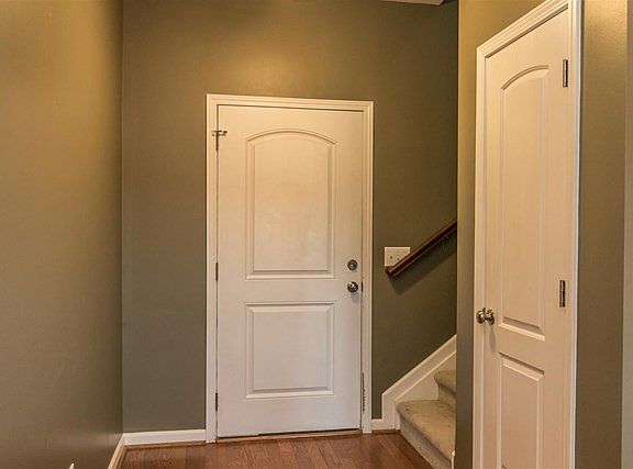 4th image of 602 Village East Cir