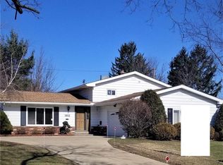 2912 King Richard Dr, Parma, OH
