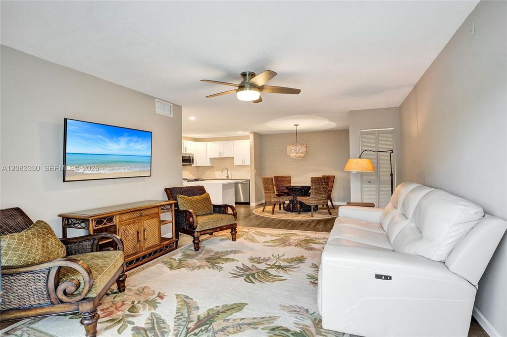 130 Cypress Club Dr APT 302, photo 7