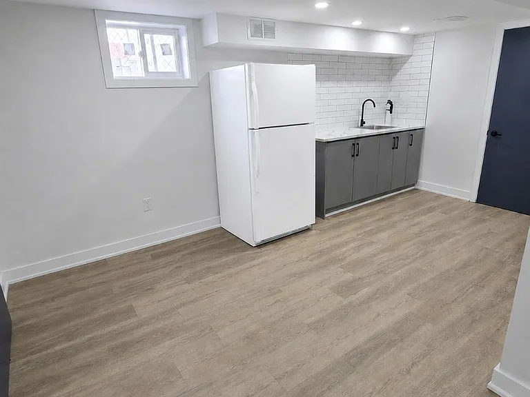 46 Pitt Ave — Photo 21