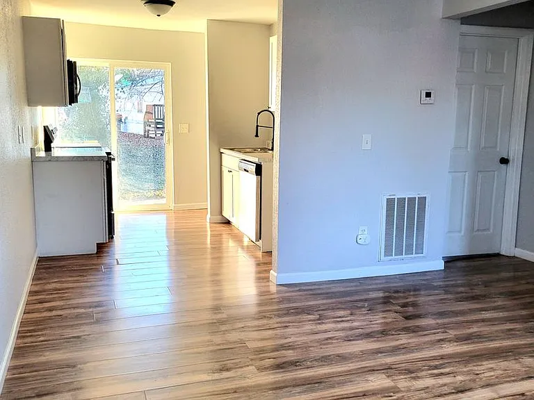 4062 Bruene Ave — Photo 6