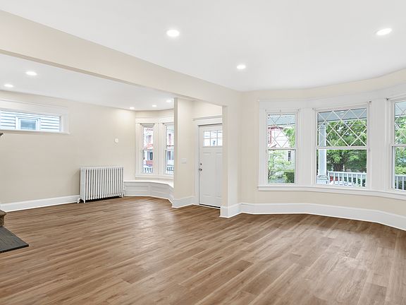 2nd image of 242 Quail St #2