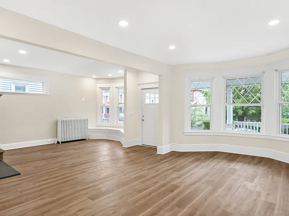 465 Hudson Ave #2