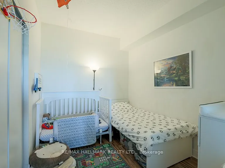 35 Brian Peck Cres #423 — Photo 10
