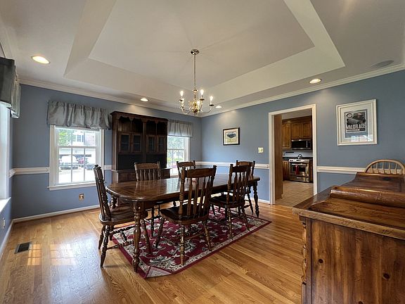 4th image of 351 Williamsburg Ct