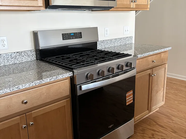 5 Burner Gas Stove with Oven and AirFryer. Microwave Included