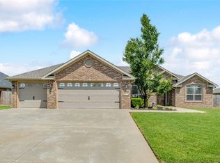 1140 Ellen Ray Ln, Centerton, AR 72719