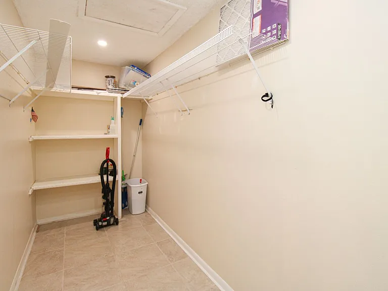 600 Valley Stream Dr #F9 — Photo 28