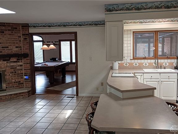 3rd image of 5284 Newell Cir