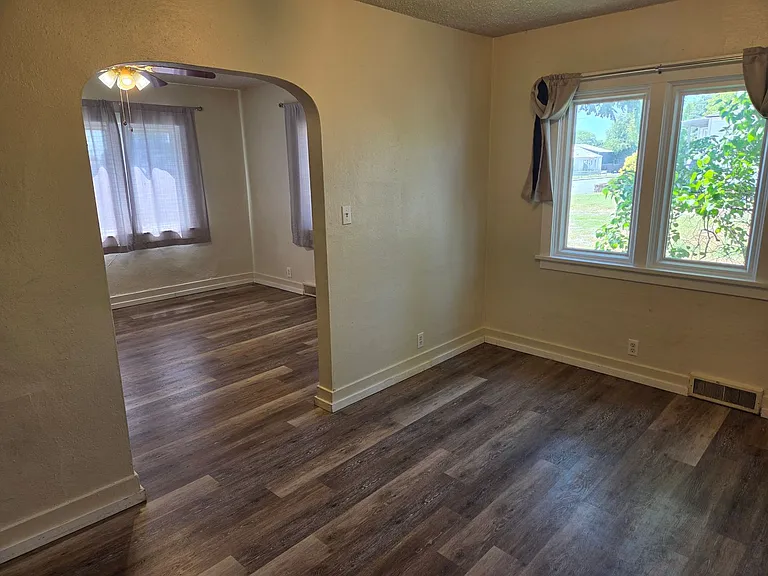 1417 E Wellesley Ave — Photo 6