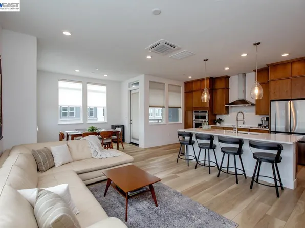 2885 Tradewind Dr, Alameda, CA 94501