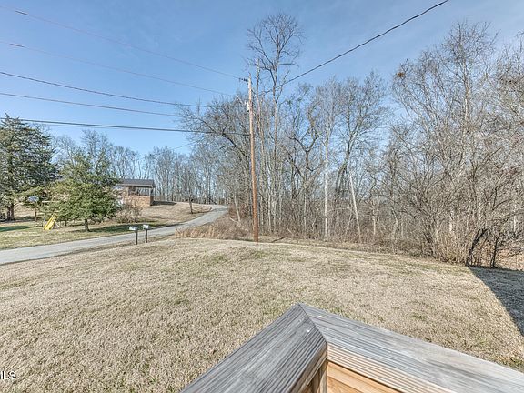 4th image of 438 Hartshaw Dr