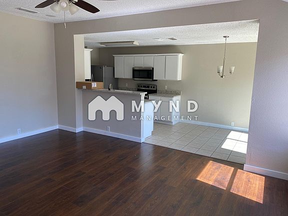 2nd image of 3113 Stonewall Ln