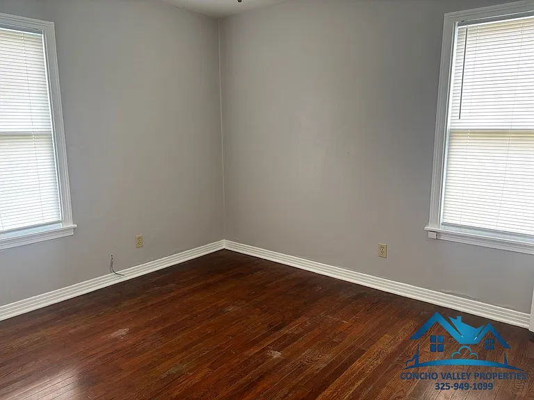 2406 Raney St — Photo 8