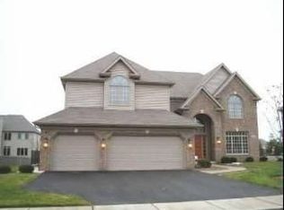 2320 Fescue Rd, Naperville, IL 60564