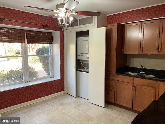 3rd image of 3701 Persimmon Cir