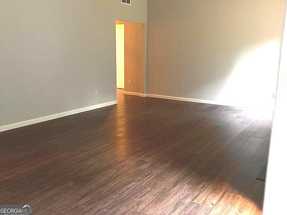 4th image of 3393 Framingham Dr