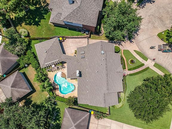 2nd image of 15611 Wildwood Run