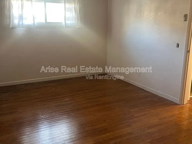 130 SW Canyon Dr #4 — Photo 8