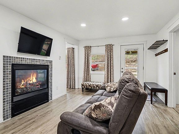5th image of 185 Bluegill Ln