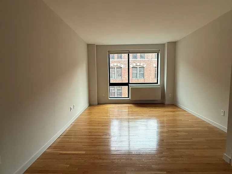 537 W 27th St #5G — Photo 8