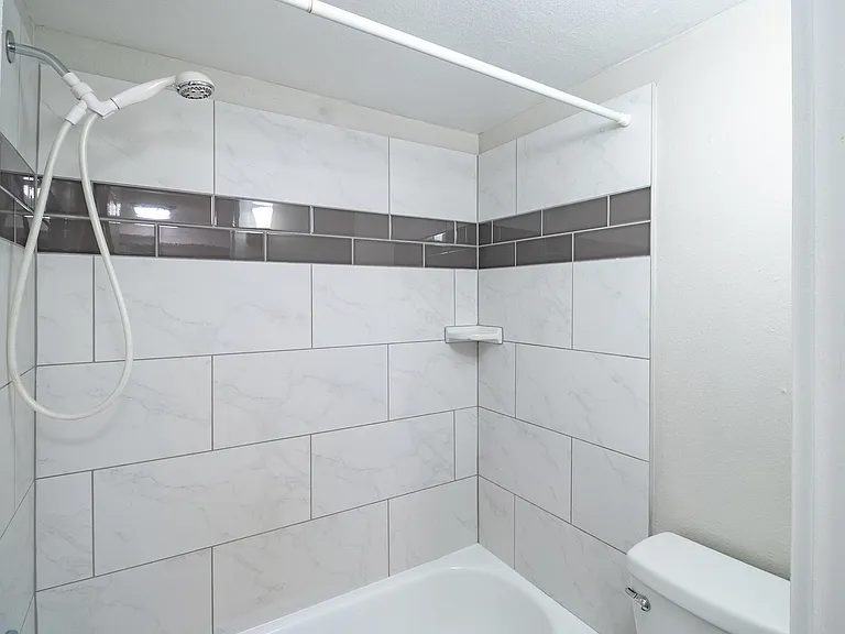 Hawk Point Apartments — Photo 9